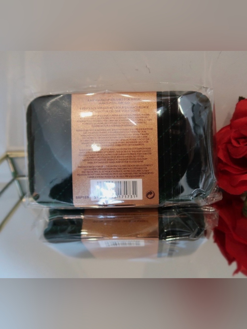CHARLOTTE TILBURY MINI BRUSH SET in a GREEN VELVET CLUTCH - BRAND NEW in Plastic - Picture 8 of 17